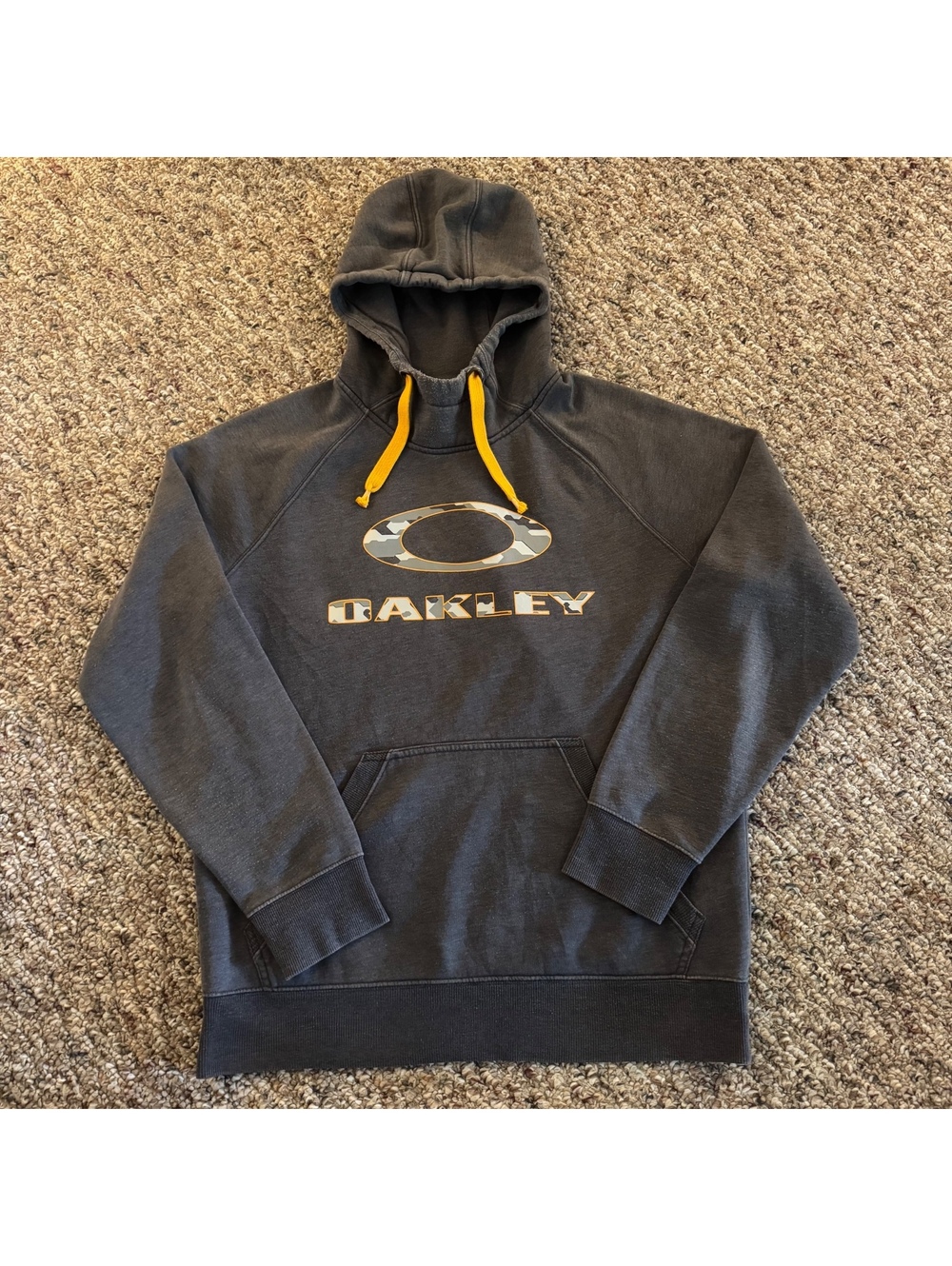 Men’s Oakley Hoodie Sweatshirt Gray Camo Logo Pullover Size Medium